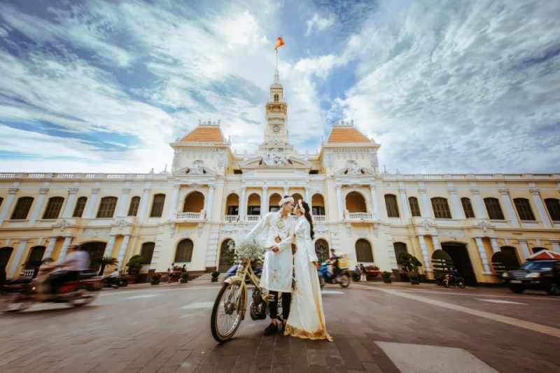Chụp ảnh cưới ngoại cảnh ở Sài Gòn