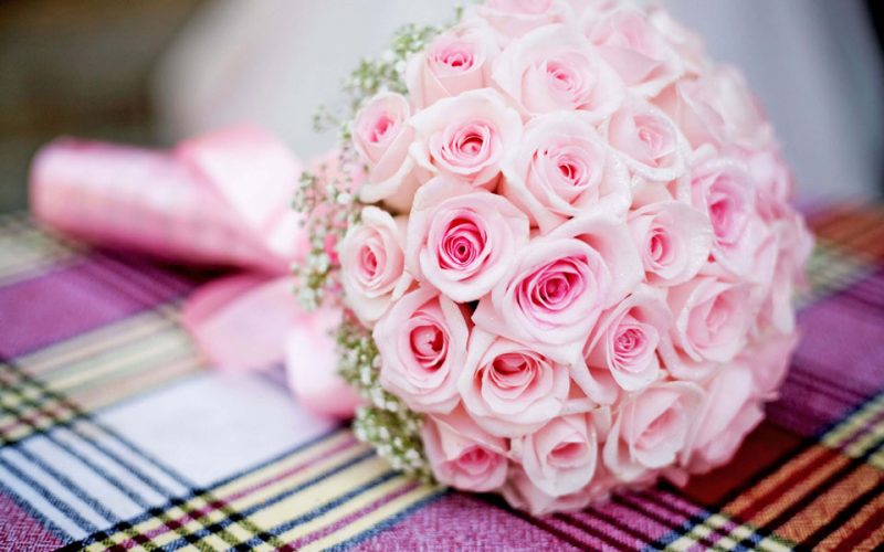 Hoa cưới cầm tay màu hồng