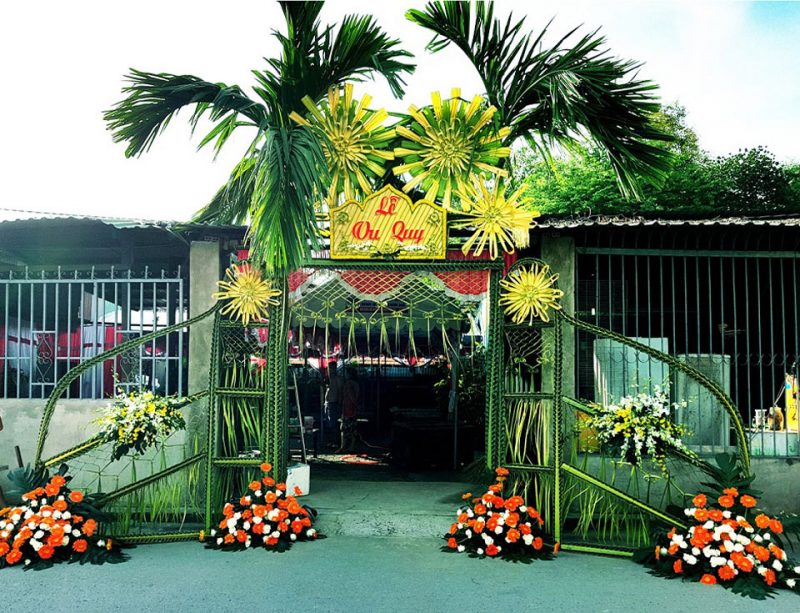 cổng cưới lá dừa và cây đủng đỉnh