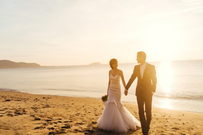 Cách chụp ảnh cưới ngoại cảnh biển - Ảnh minh họa: Internet