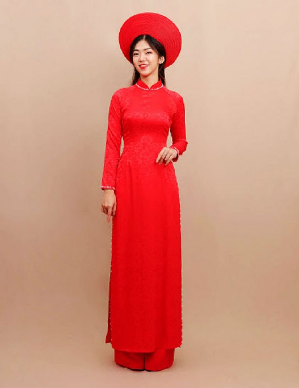 áo dài cưới màu đỏ truyền thống