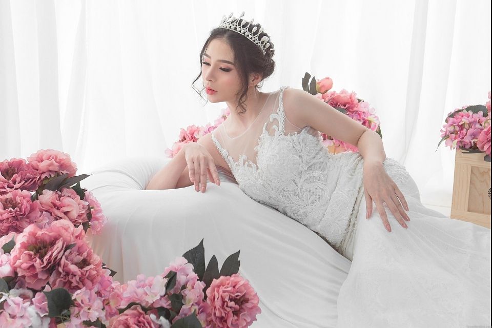 Lựa chọn studio chuyên nghiệp để tạo các kiểu chụp hình cô dâu đơn đẹp - Ảnh minh họa: Internet