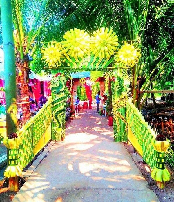 Hoàn thành cách làm cổng cưới lá dừa Miền Tây