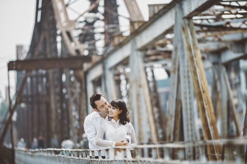 Chụp ảnh cưới tại cầu Long Biên, Hà Nội - Ảnh minh họa: Internet