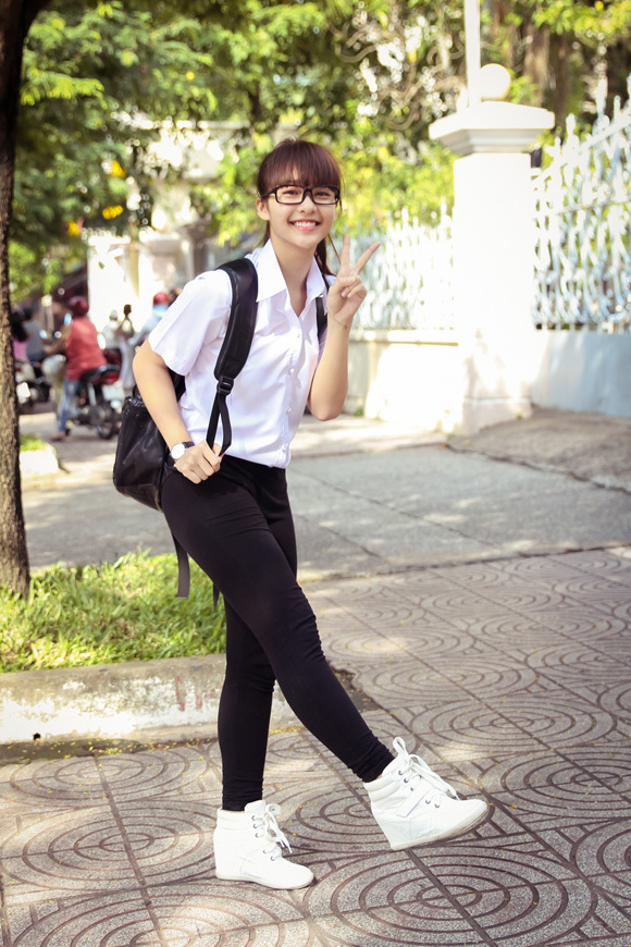 Hình ảnh hot girl dễ thương Vũ Quỳnh Anh sinh năm 1999 hiện đang là học sinh tại Camden Catholic High School luôn thu hút người đối diện bởi vẻ đẹp trong veo và thánh thiện. 