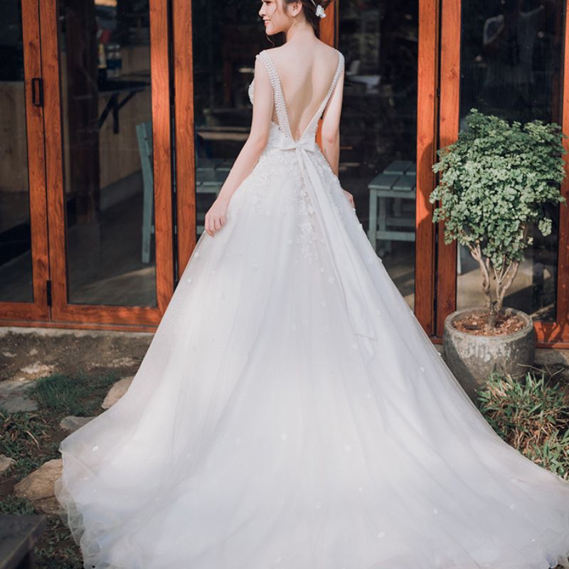 Top 3 mẫu váy cưới hở lưng quyến rũ hấp dẫn nhất năm 2022