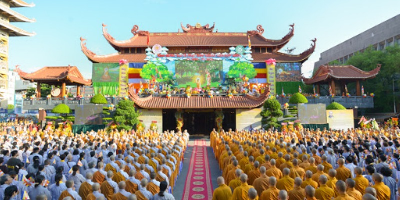 Theo chân MoMo điểm danh các lễ hội Phật giáo Việt Nam trong năm